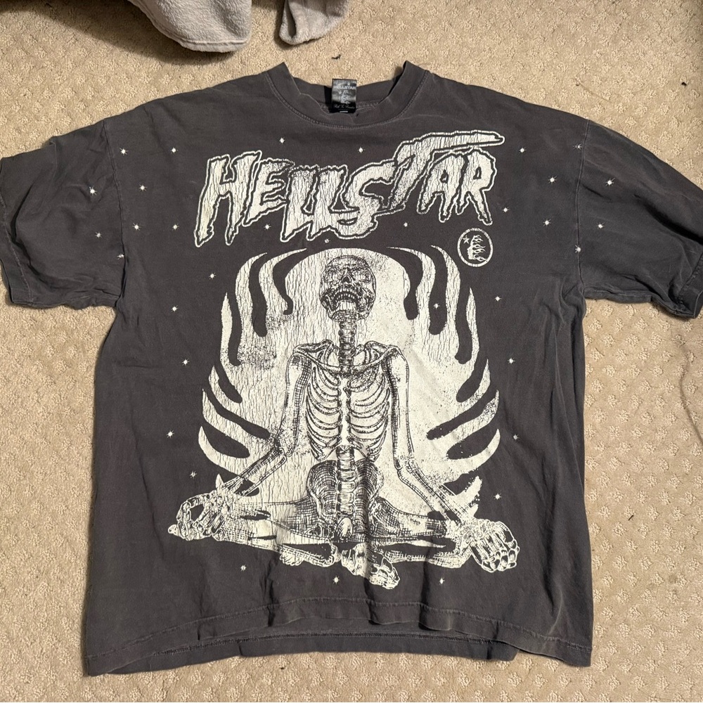 Graphic Skeleton T-Shirt in grey and White Hellstar